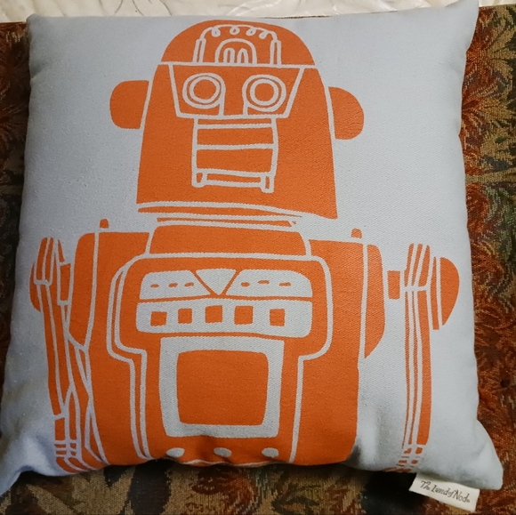 🦊🐅Land of Nod Room Throw pillow🦙🦒& Arrow Home 🏡 Fashion Pollows. - Picture 2 of 12